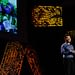 Jia Jiang geeft een Ted Talk. Foto door www.alexmckissack.com voor TedxMtHood. (CC BY-NC-ND 2.0)