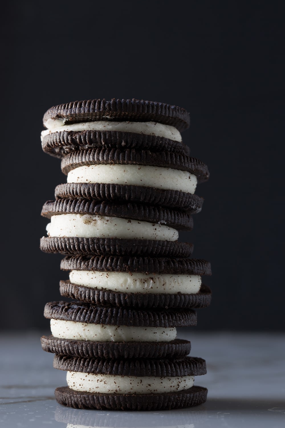 Vegan snoep en snacks. Photo by Denise Johnson on Unsplash