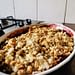 Vegan crumble met appel en rood fruit